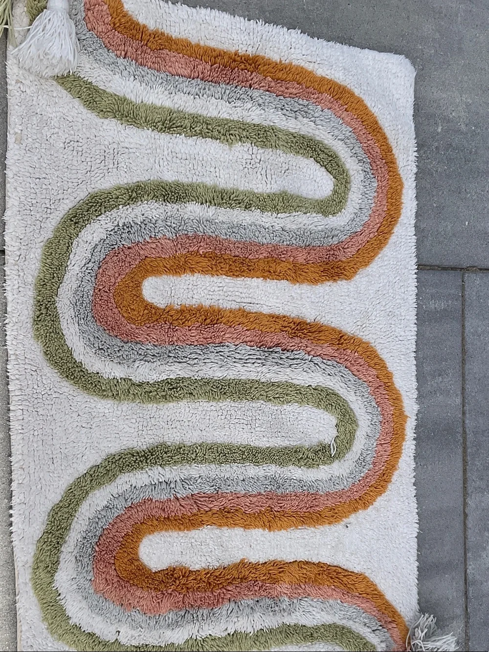 Boho Wavy Tufted Rug — White with Olive, Rust & Dusty Pink